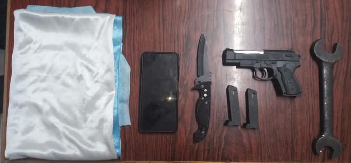 Policiales:  Joven  detenido con una replica de arma 
